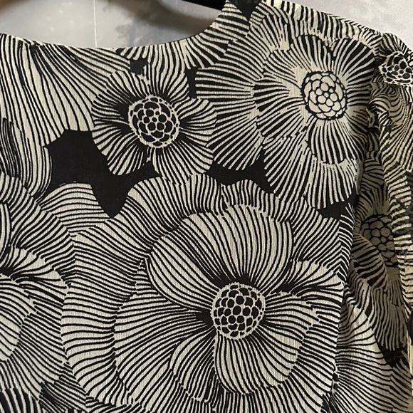 Express Monochrome Floral Wrap Blouse - Picture 6 of 7